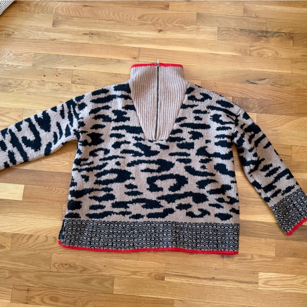 Bloomingdale’s Aqua Animal Print Half Zip Sweater with Contrast trim Size S